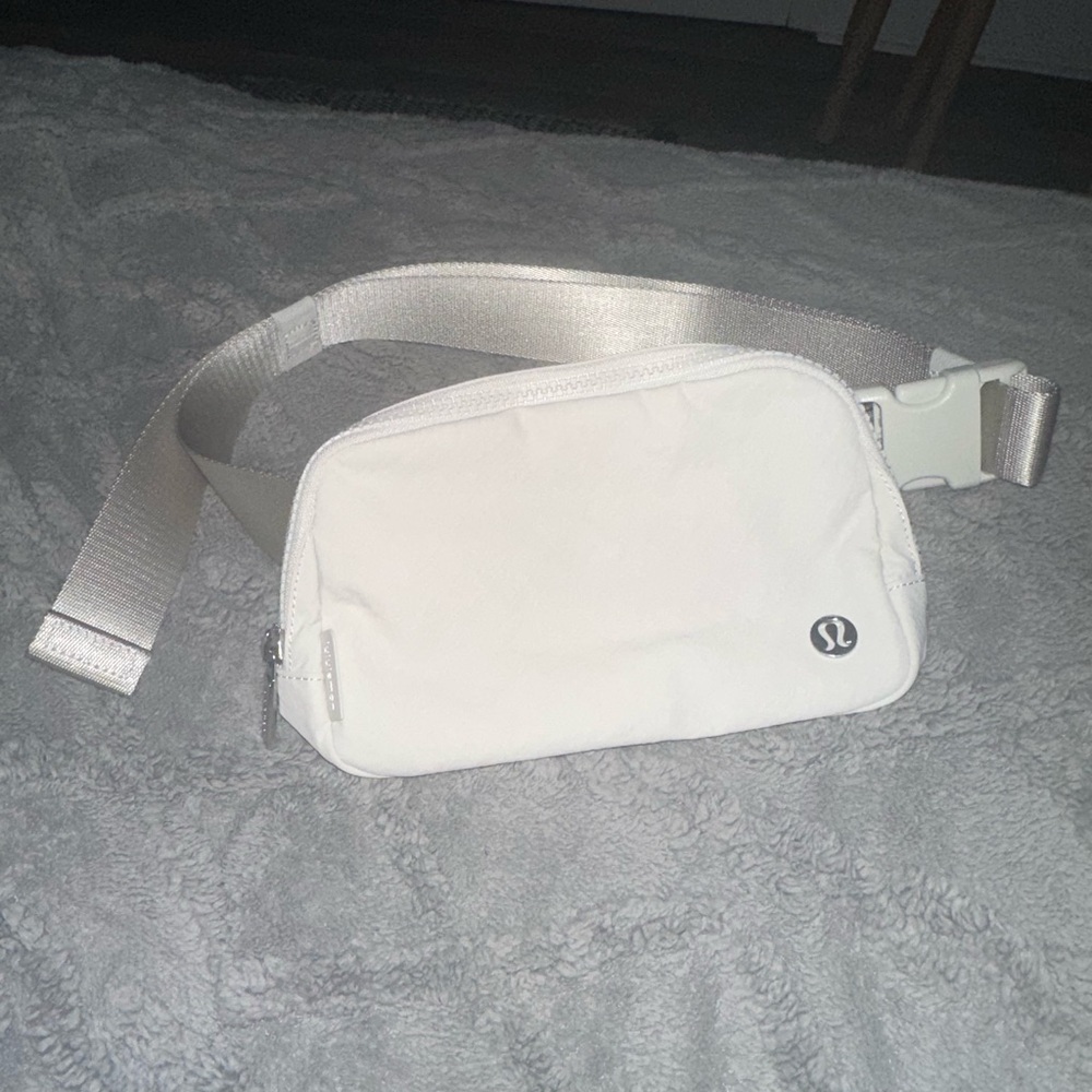 Lululemon White Fanny Pack - Compact Belt Bag